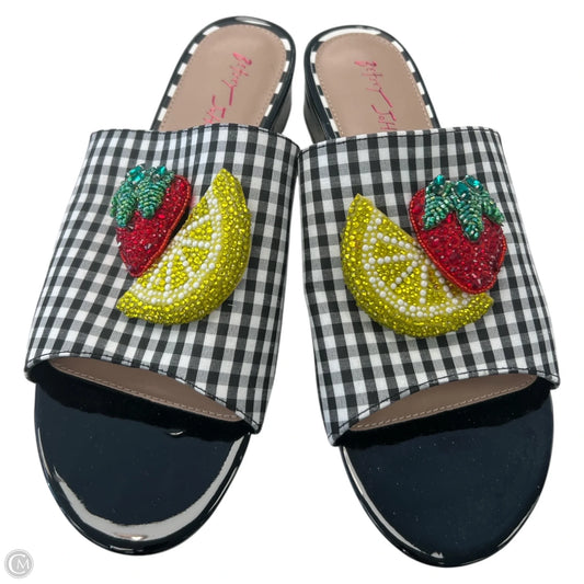 Sandals Flats By Betsey Johnson In Checkered Pattern, Size: 11