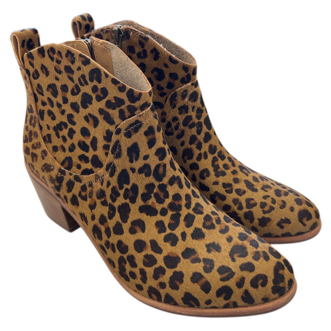 Boots Ankle Flats By Ugg In Animal Print, Size: 9