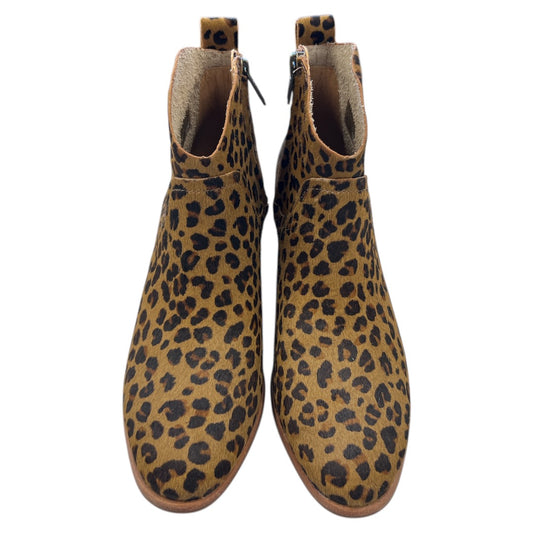 Boots Ankle Flats By Ugg In Animal Print, Size: 9