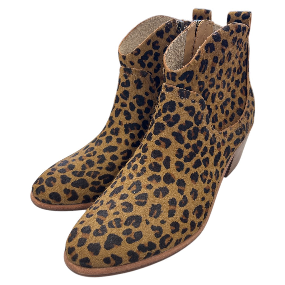 Boots Ankle Flats By Ugg In Animal Print, Size: 9