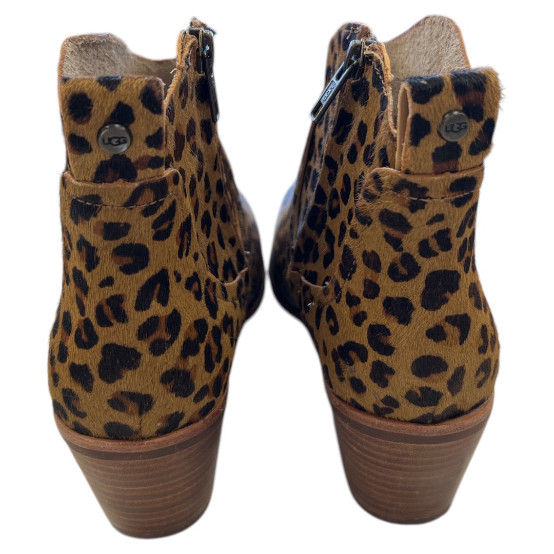 Boots Ankle Flats By Ugg In Animal Print, Size: 9