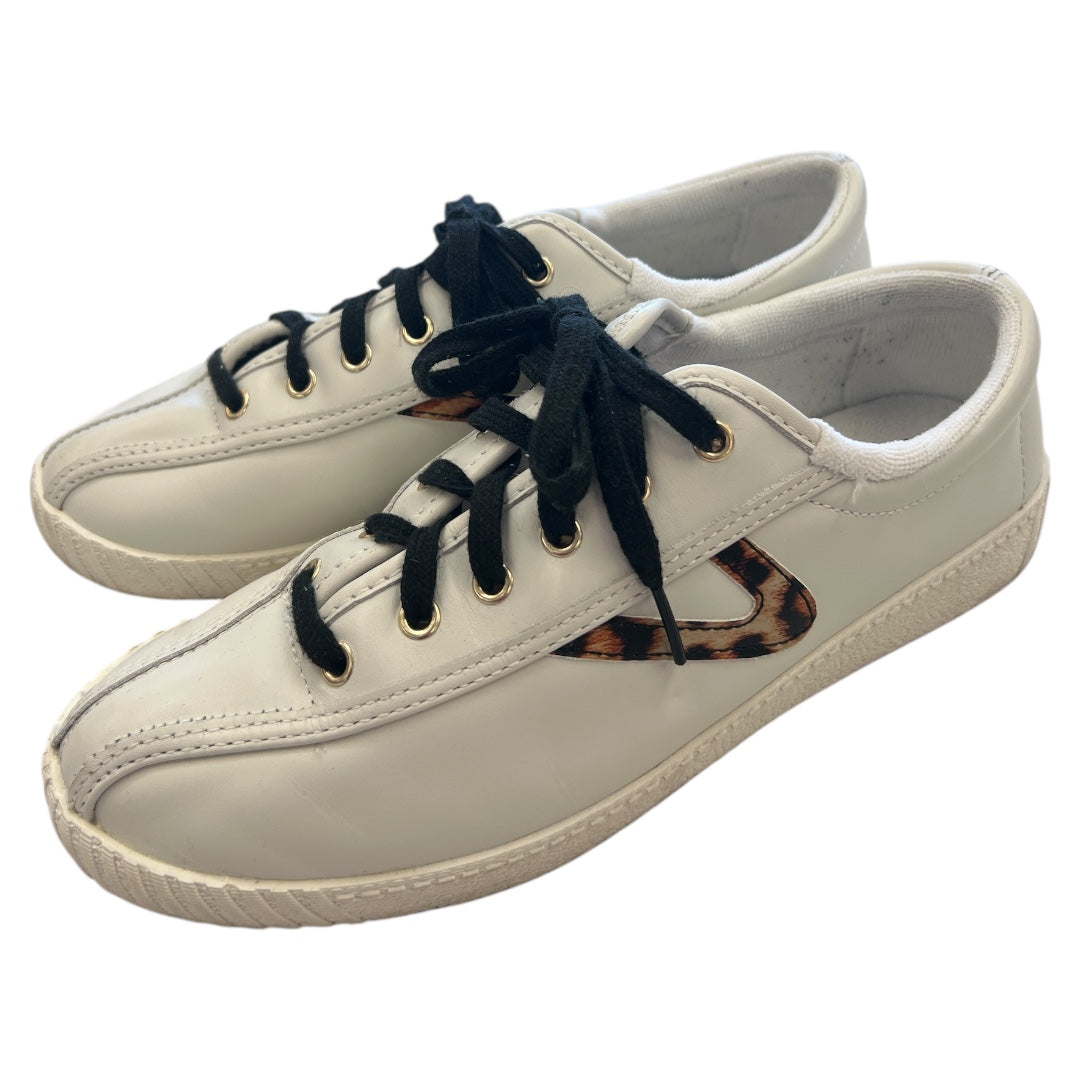 Shoes Sneakers By Clothes Mentor In White, Size: 8