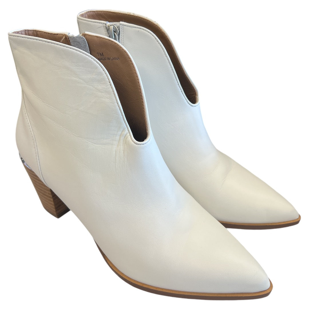 Boots Ankle Flats By Cmc In White, Size: 7