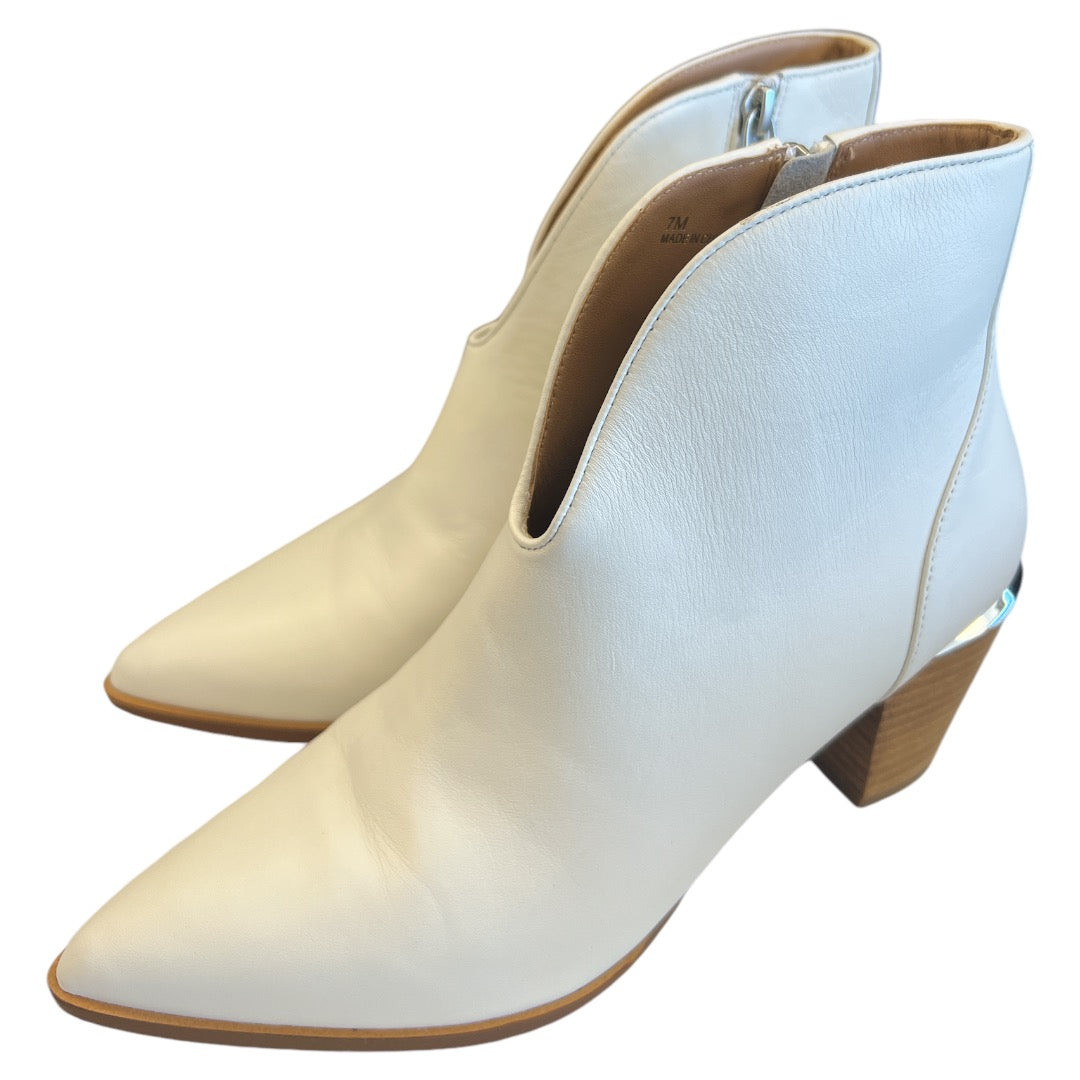 Boots Ankle Flats By Cmc In White, Size: 7