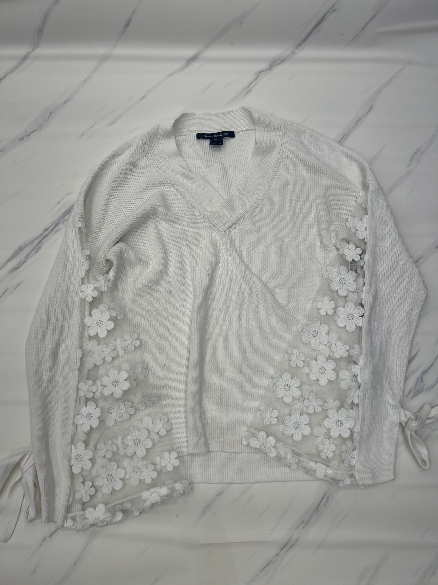 Sweater By French Connection In White, Size: S