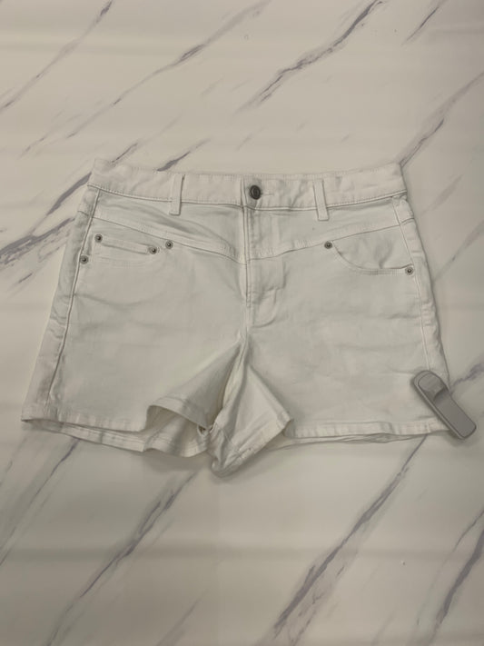 Shorts By Chelsea And Theodore In White, Size: 8