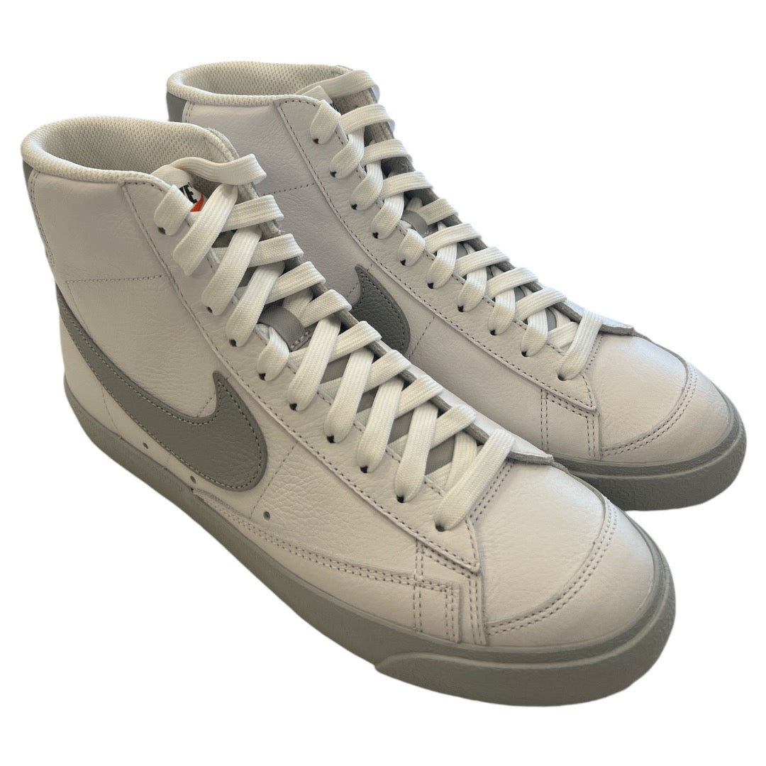 Shoes Sneakers By Nike In White, Size: 9