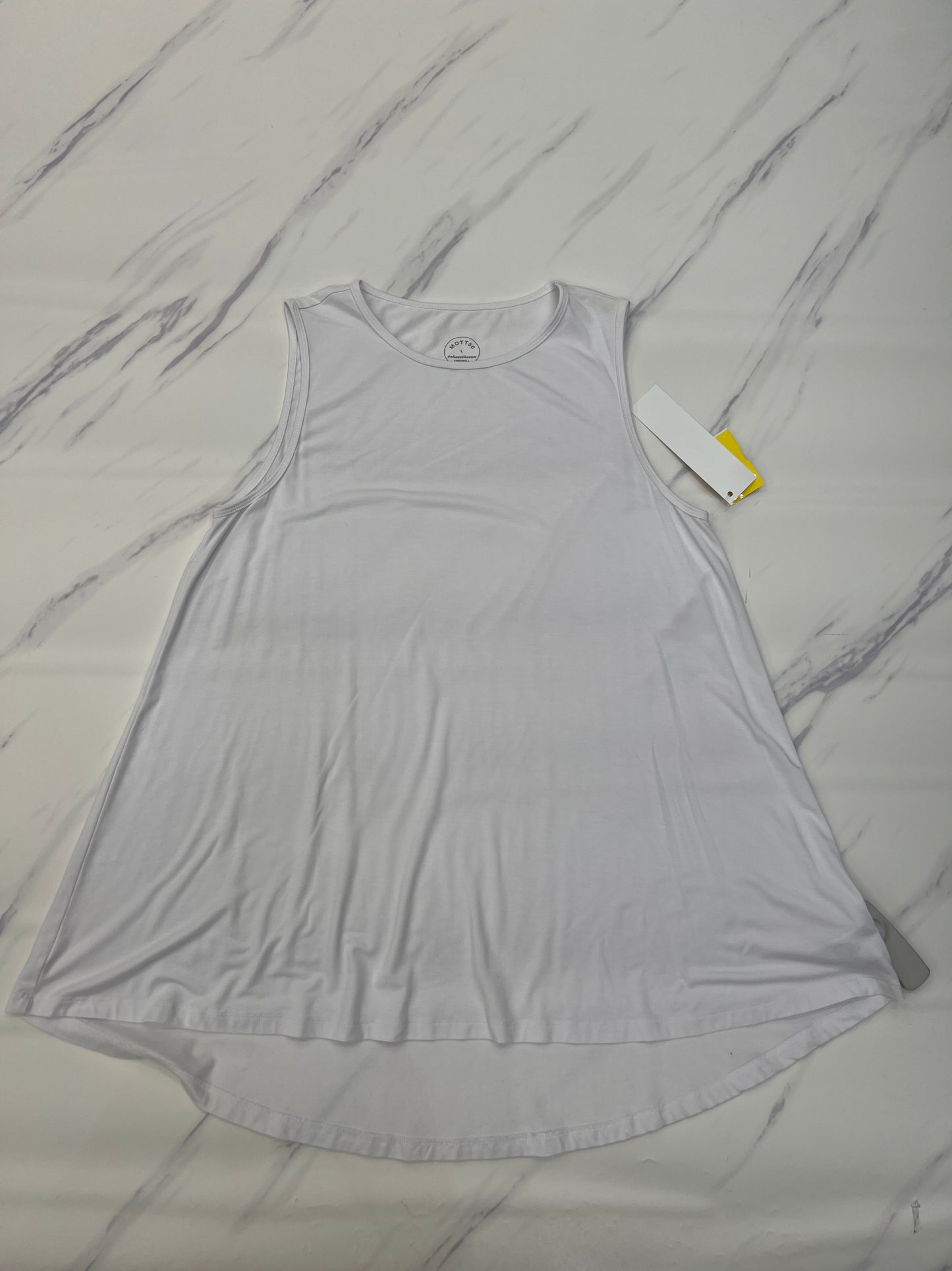 Top Sleeveless By Cma In White, Size: L