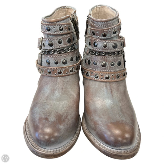 Boots Ankle Flats By Freebird In Grey, Size: 7