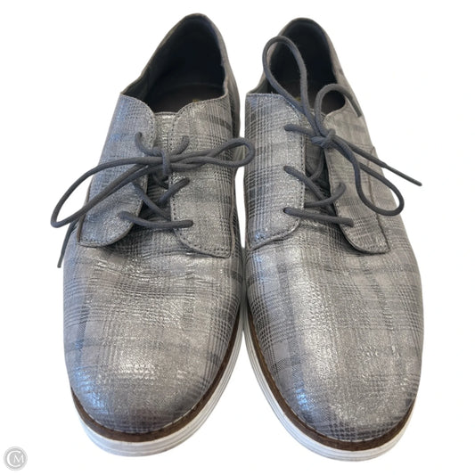 Shoes Flats By Cole-haan In Silver, Size: 9.5