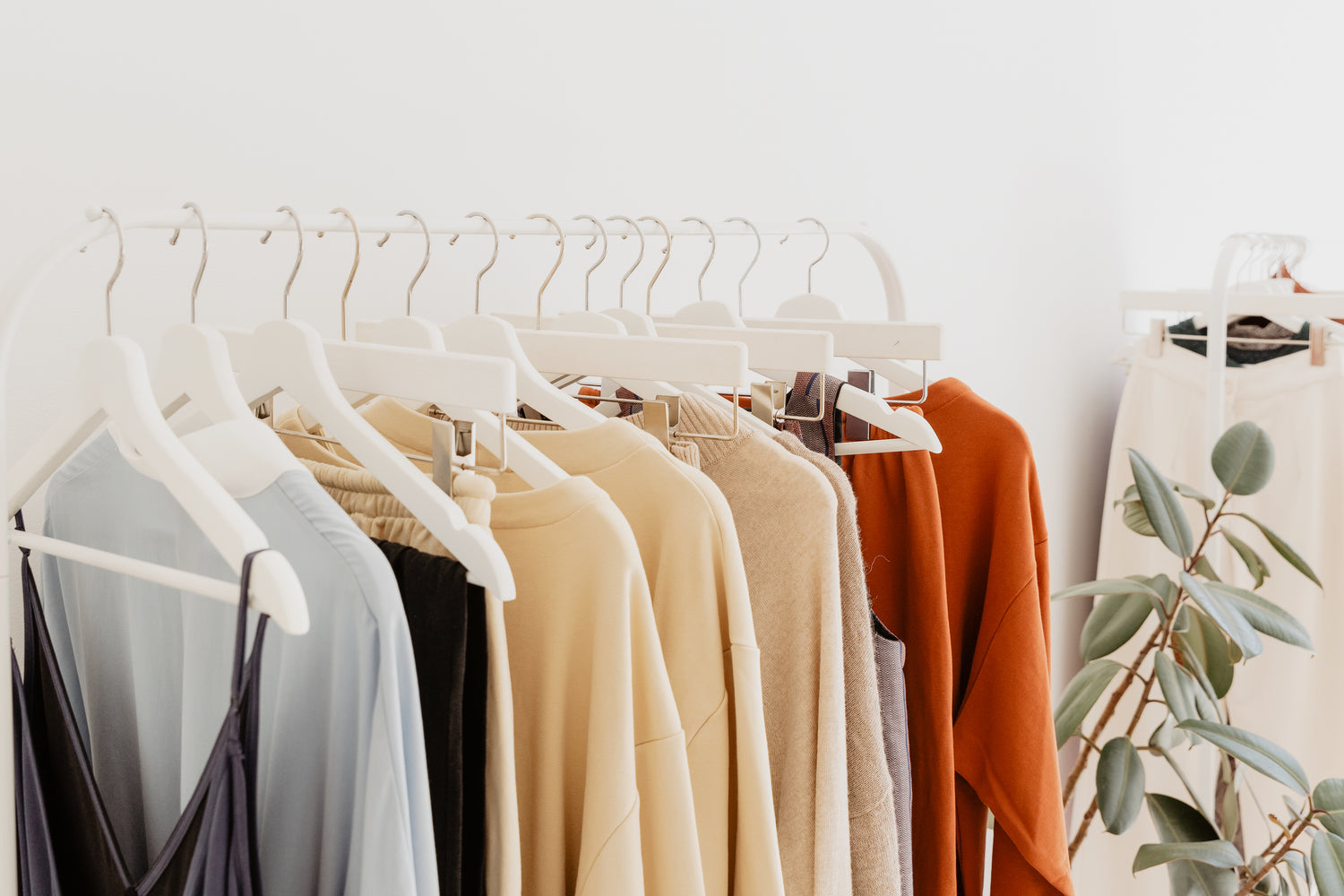 Women’s fashion under $25 – resale clothing, handbags, and accessories at Clothes Mentor Ellisville
